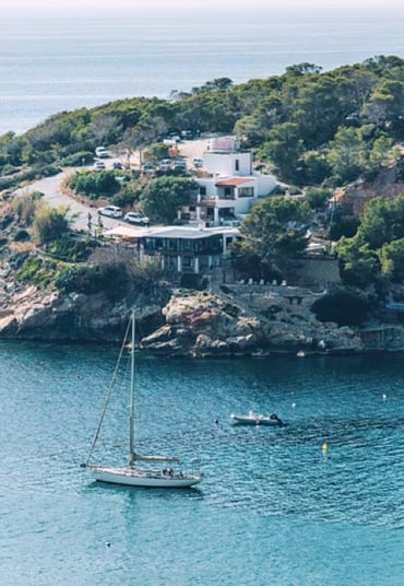 Family-Guide-Ibiza-Sailboat-min