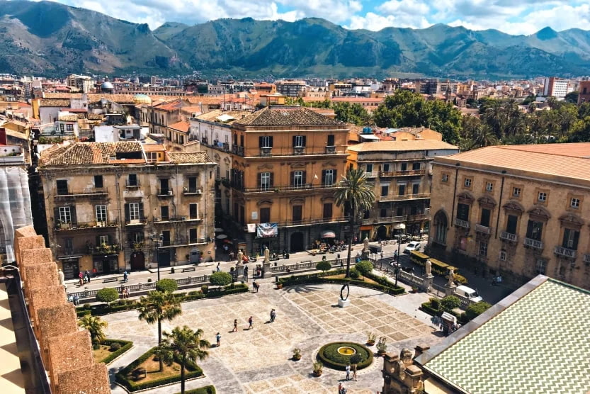 Italy-in-October-town-centre-min