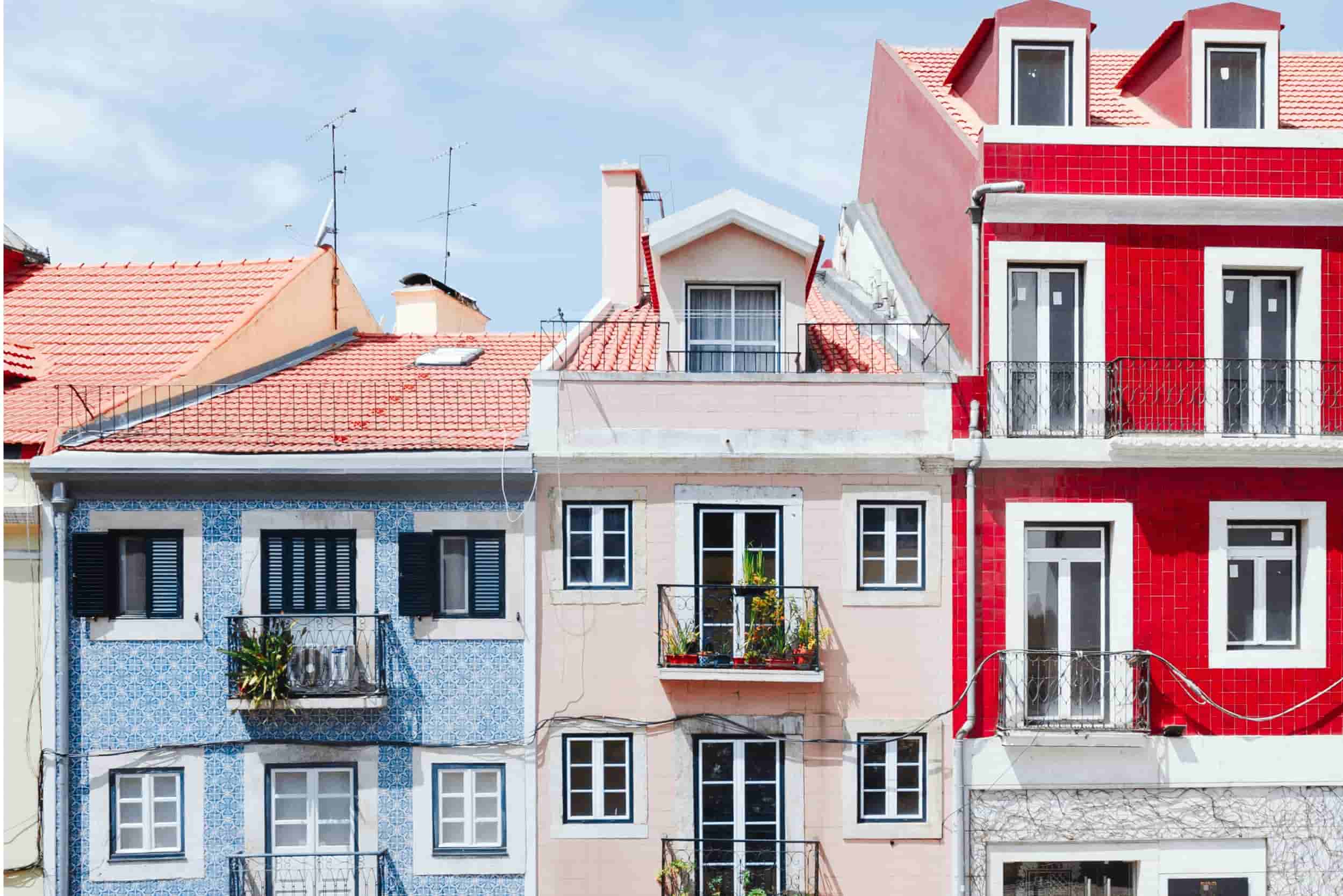 Colourful-terraced-houses-in-Lisbon