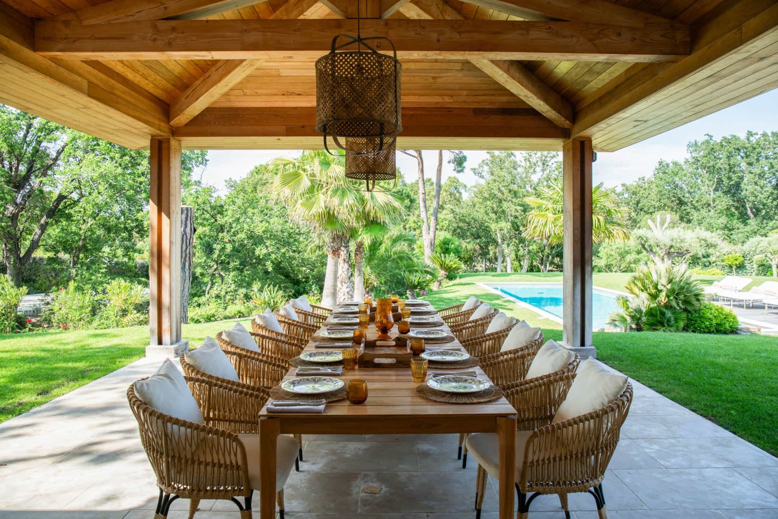 Villa-Black-Bohemian-garden-table-min