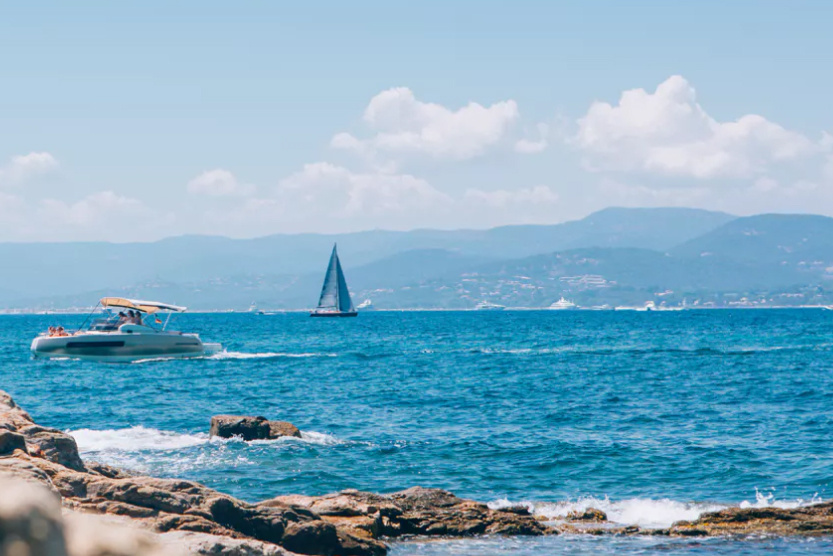 a guide to the best beaches in saint tropez sea boat rocks view