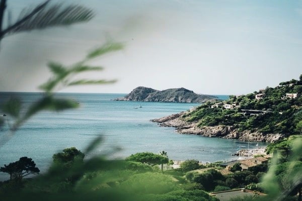 beach-st-tropez-headlands