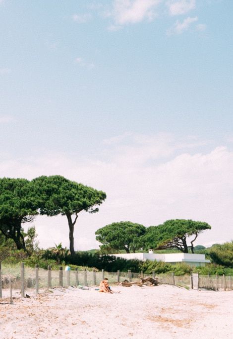 best-beaches-in-st-tropez-moutte