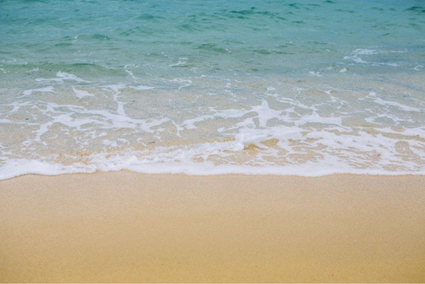 best-beaches-in-st-tropez-waves