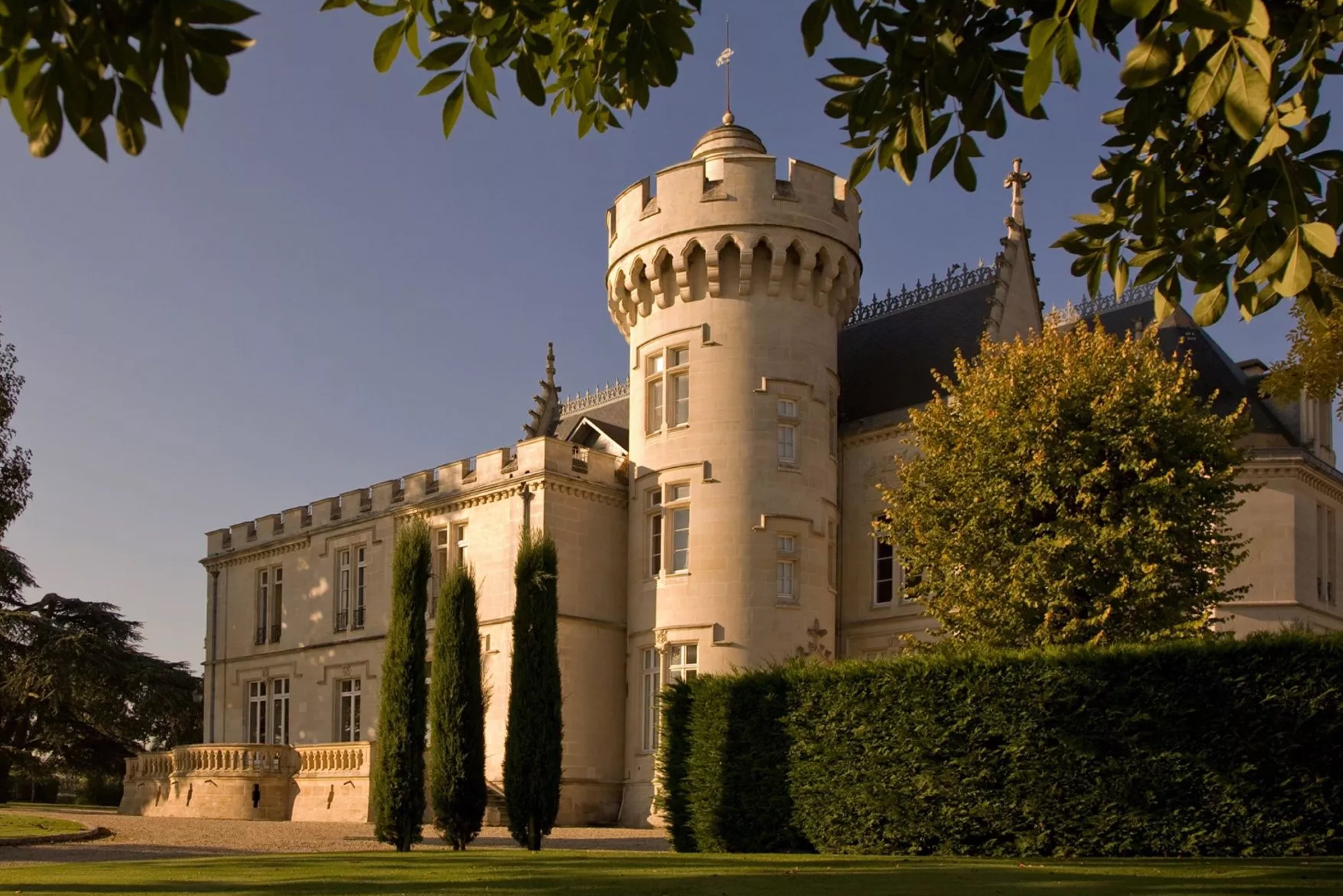 best-luxury-vineyard-holidays-europe-france-chateau-pape-clement-min