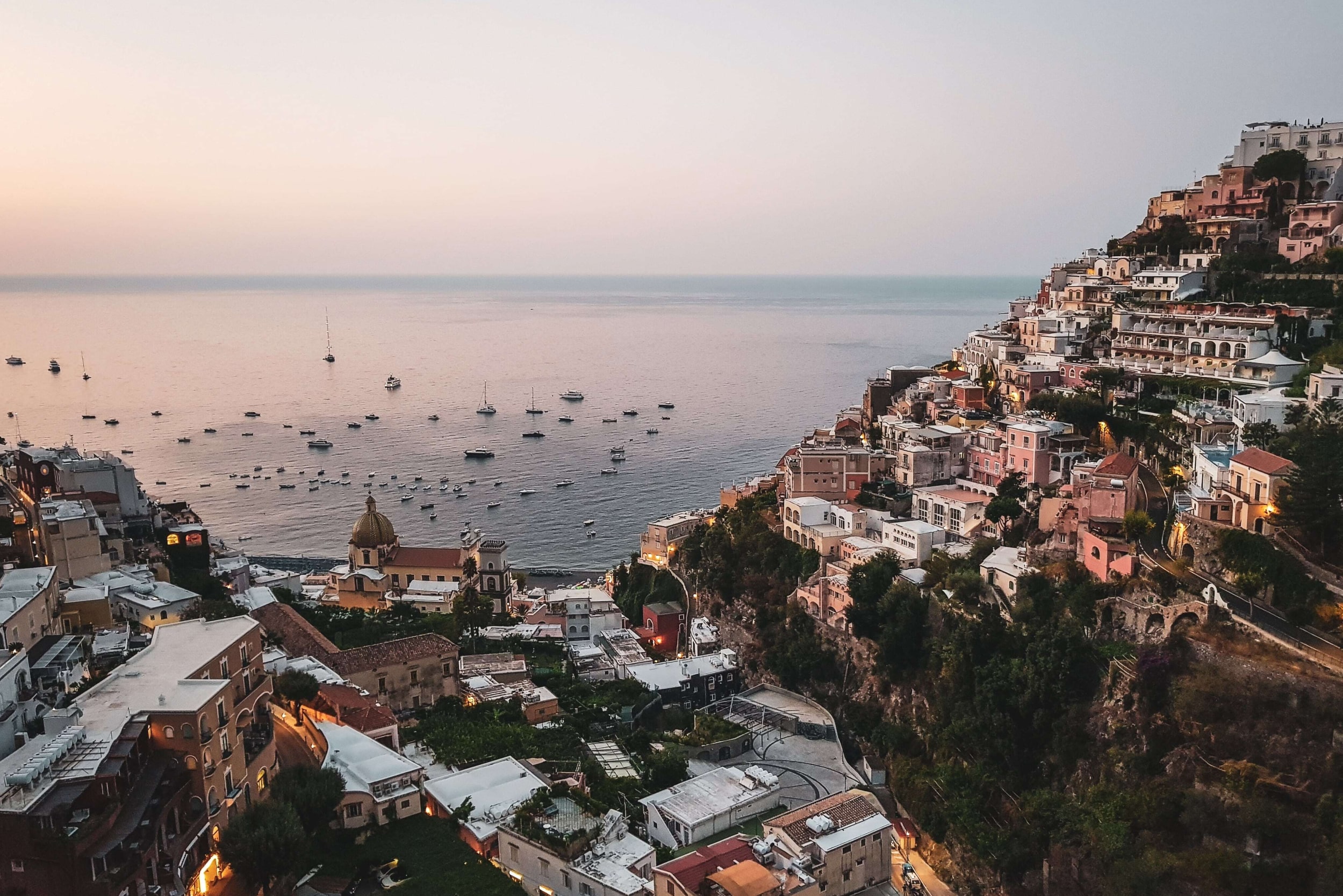 best-places-to-visit-in-Italy-in-summer-lake-como-positano-min