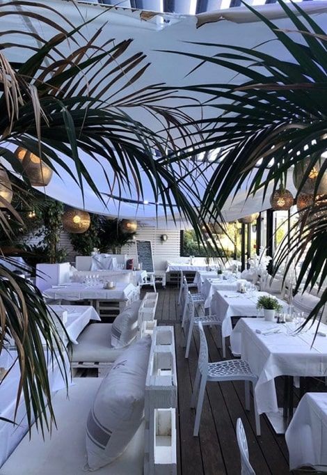 best-restaurants-lege-cap-ferret-white-garden