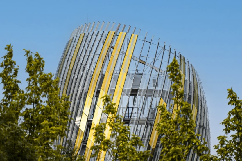 les-plus-beaux-tresors-caches-france-monument-arbres-bleu-ciel-bordeaux