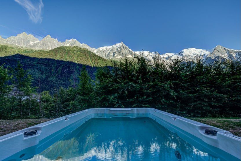 chamonix-luxury-chalet-chalet-stone-jacuzzi-min