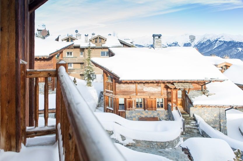 destination-hiver-courchevel-chalets-neige-min