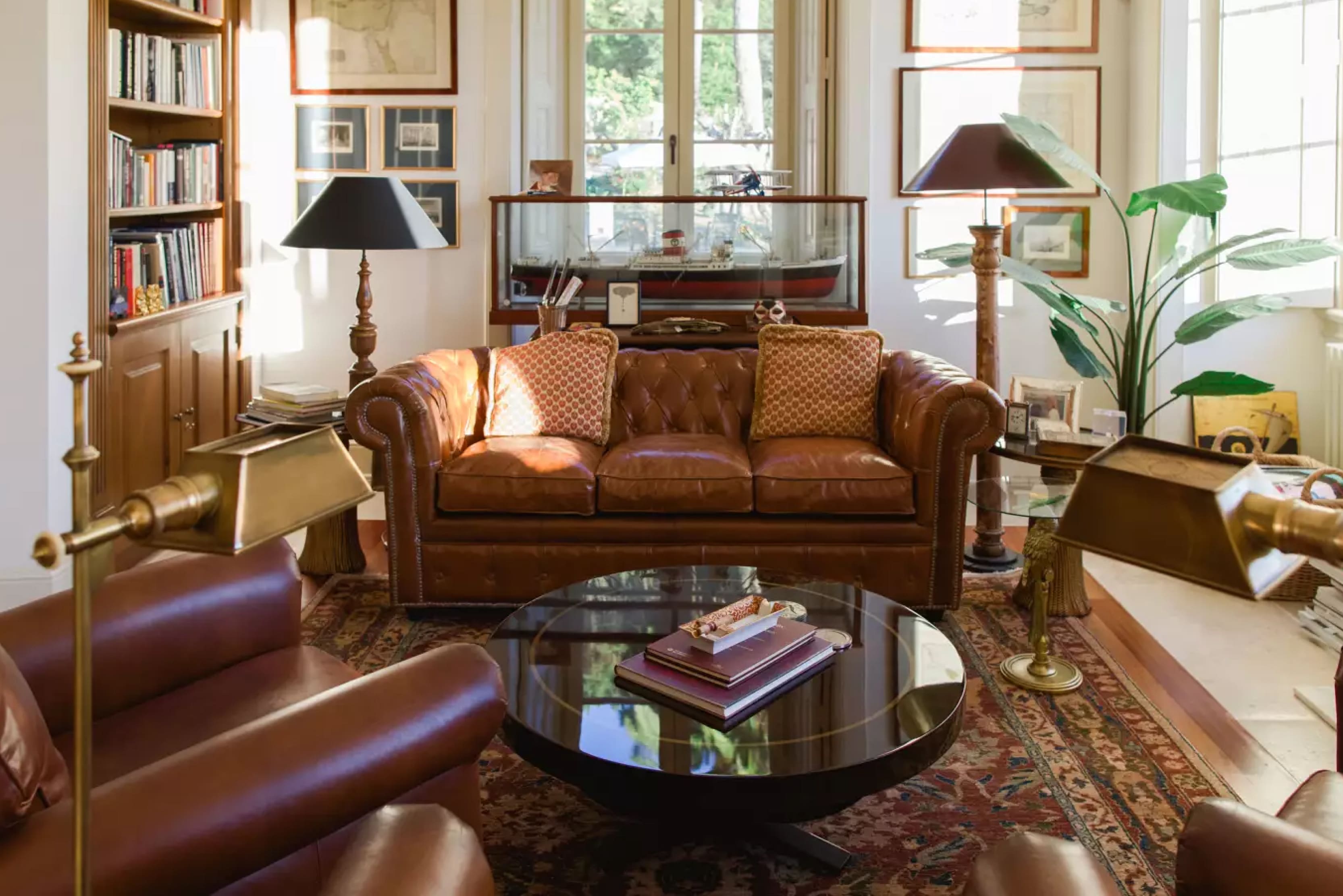 domaine-monserrate-living-room-leather-couch-min