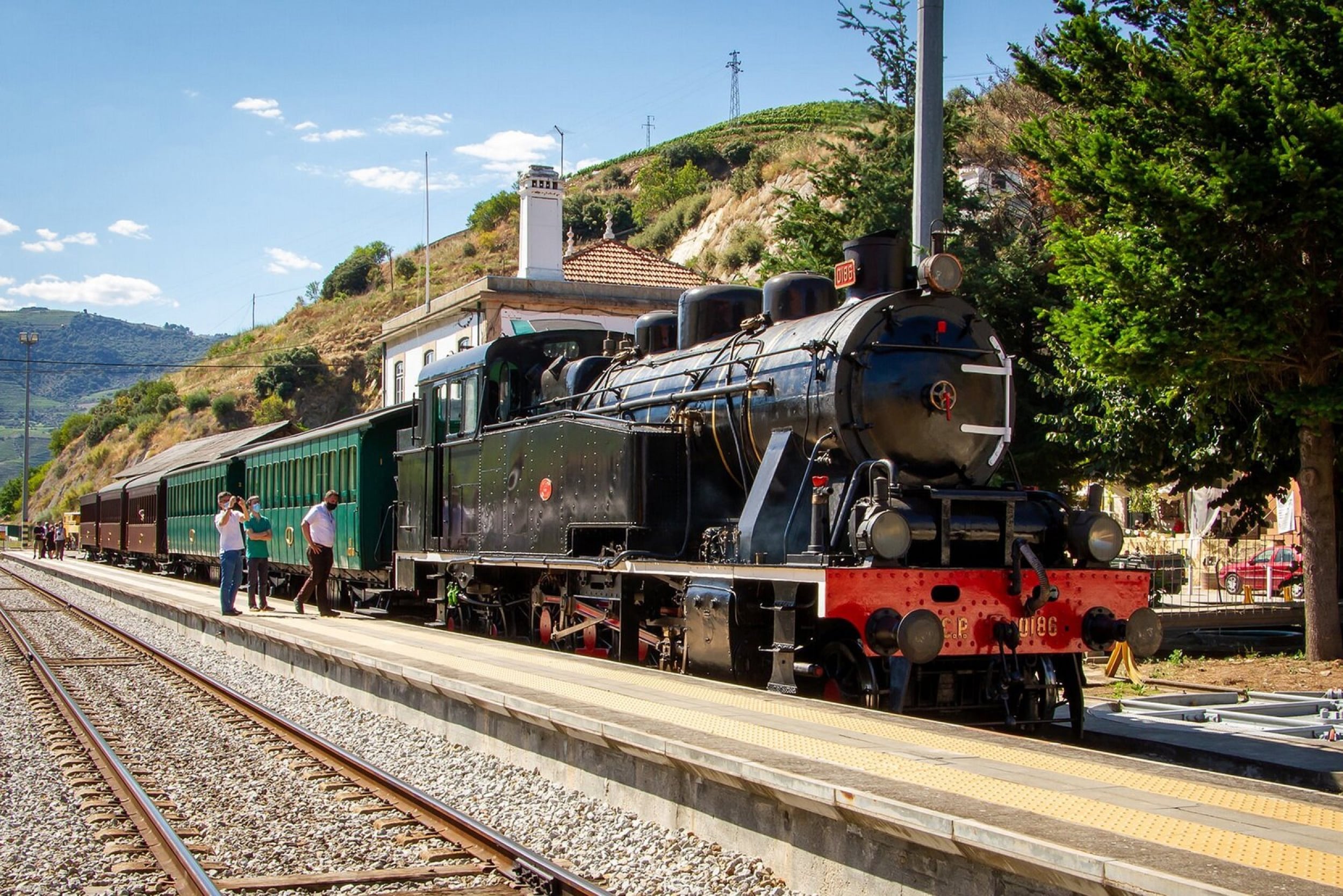 douro-valley-guide-train-min