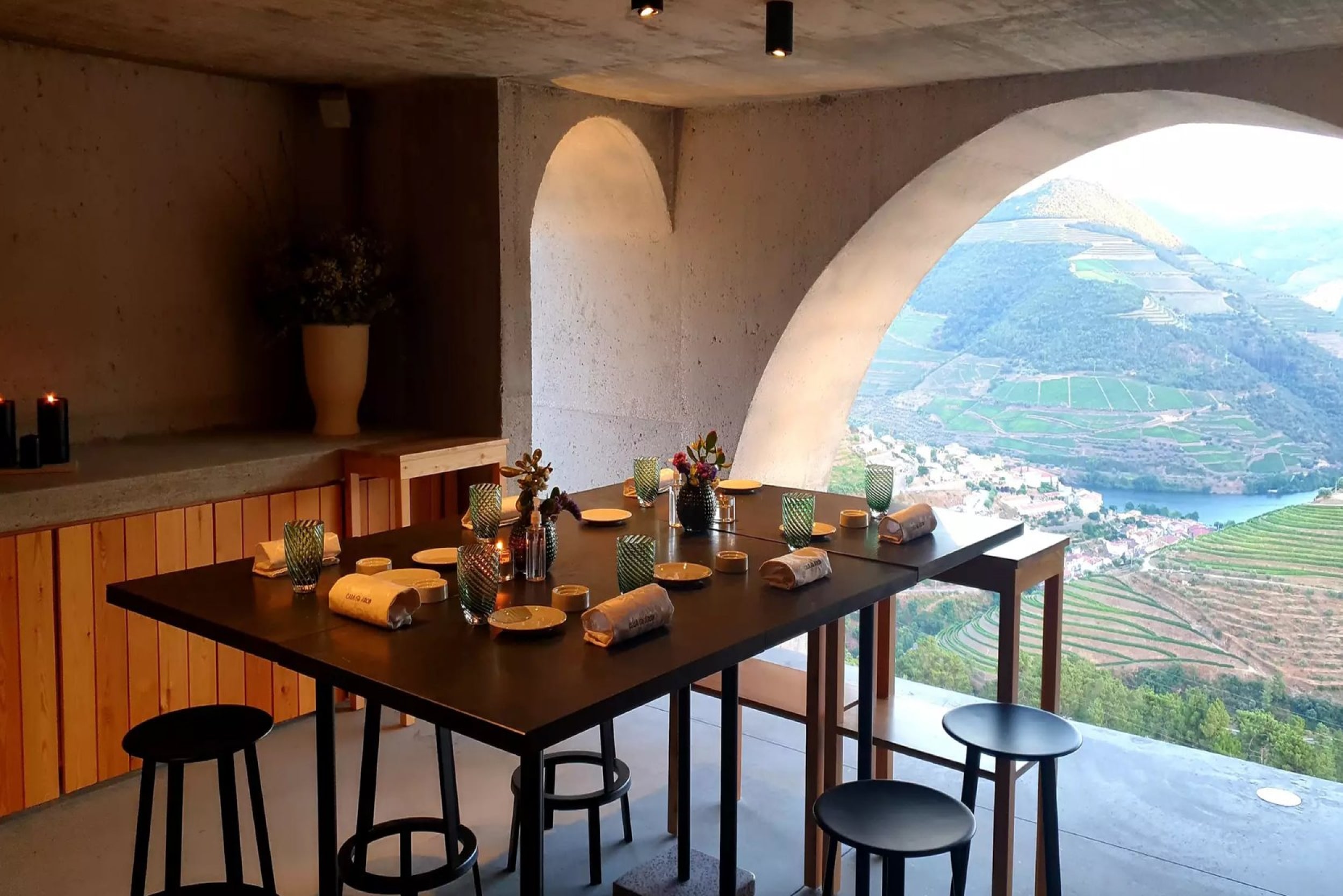 douro-valley-guide-villa-dining-table-view-min