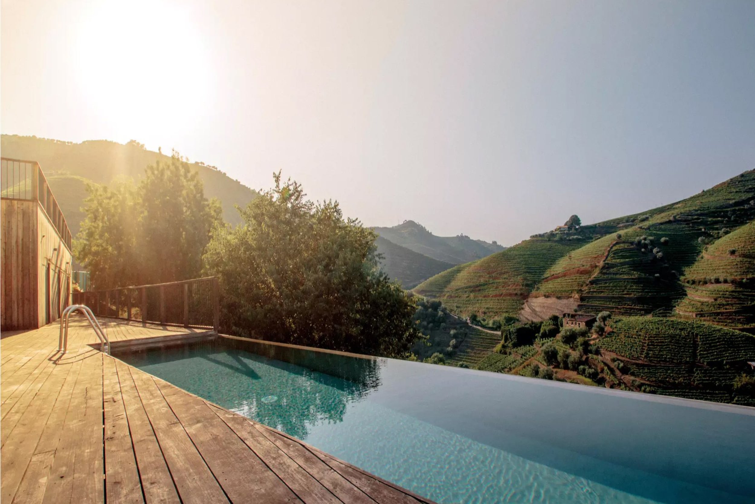 douro-valley-guide-villa-pool-fields-min
