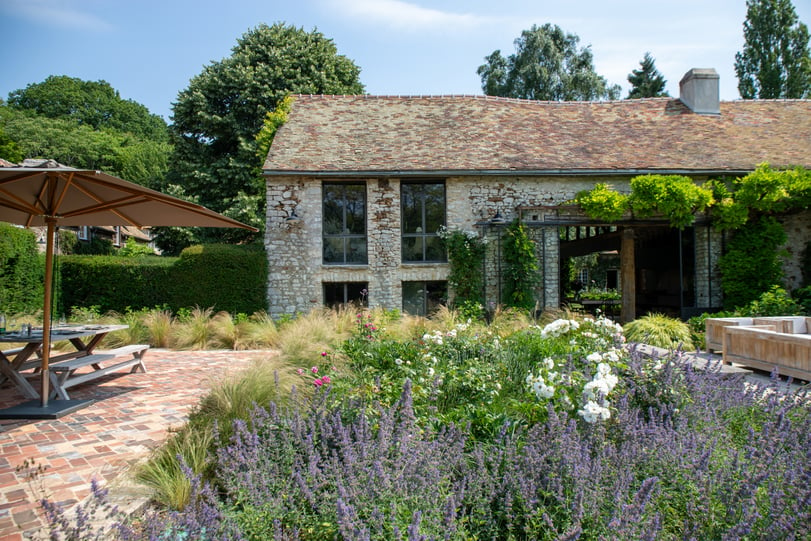 facade-champ-de-lavande-domaine-merida