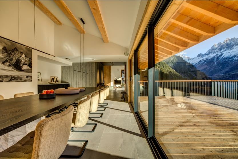 family-ski-chalets-dining-room