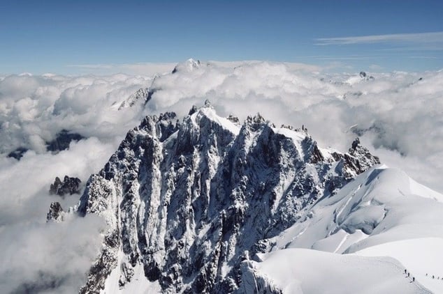 family-snow-holiday-mountain