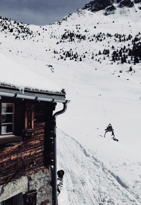 family-snow-holiday-slope