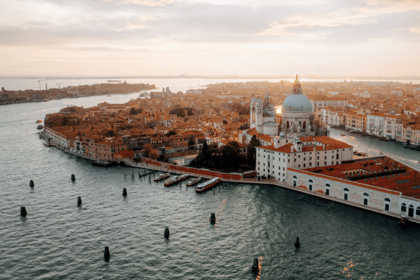 family-summer-holiday-venice-min