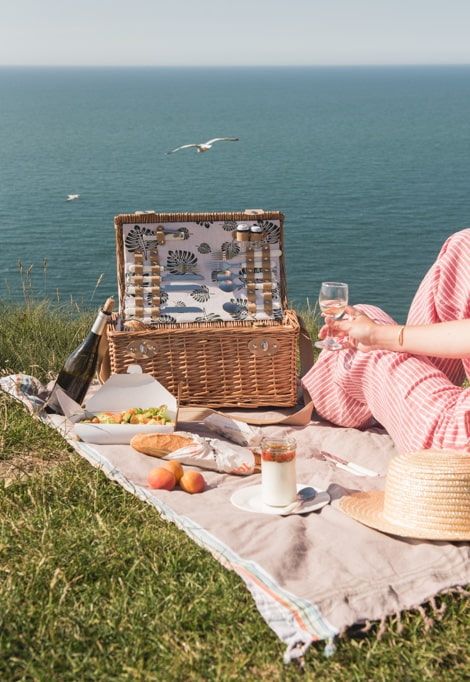 french-holiday-homes-normandy-picnic