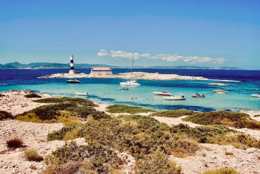 las-salinas-beach-lighthouse