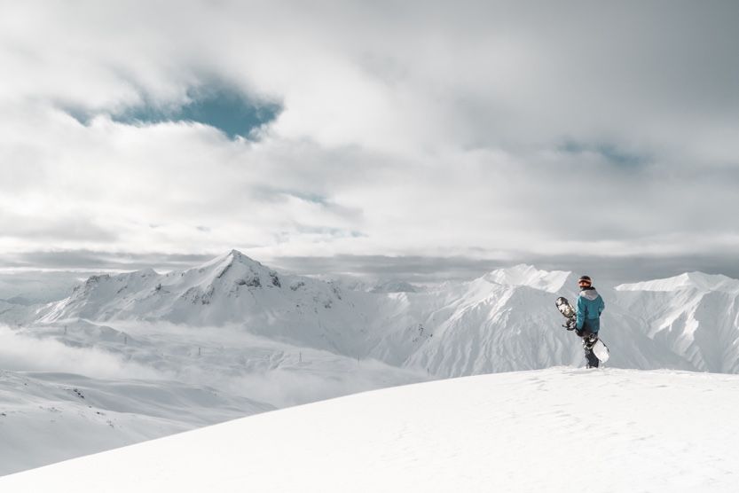 week-end-ski-megeve-snowboarder