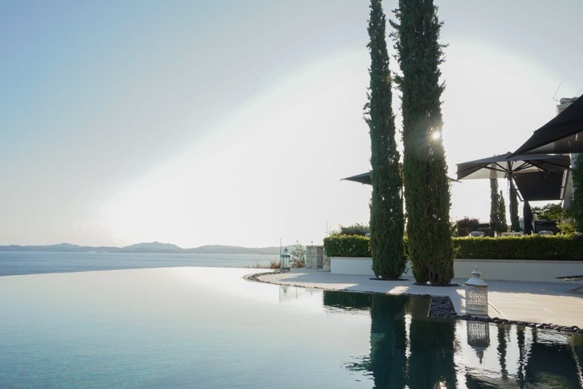 location-villa-luxe-îles-grecques-piscine-corfu-min