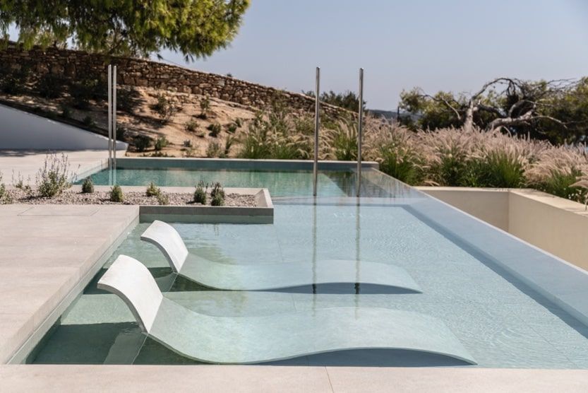 location-villa-luxe-îles-grecques-piscine-min-1