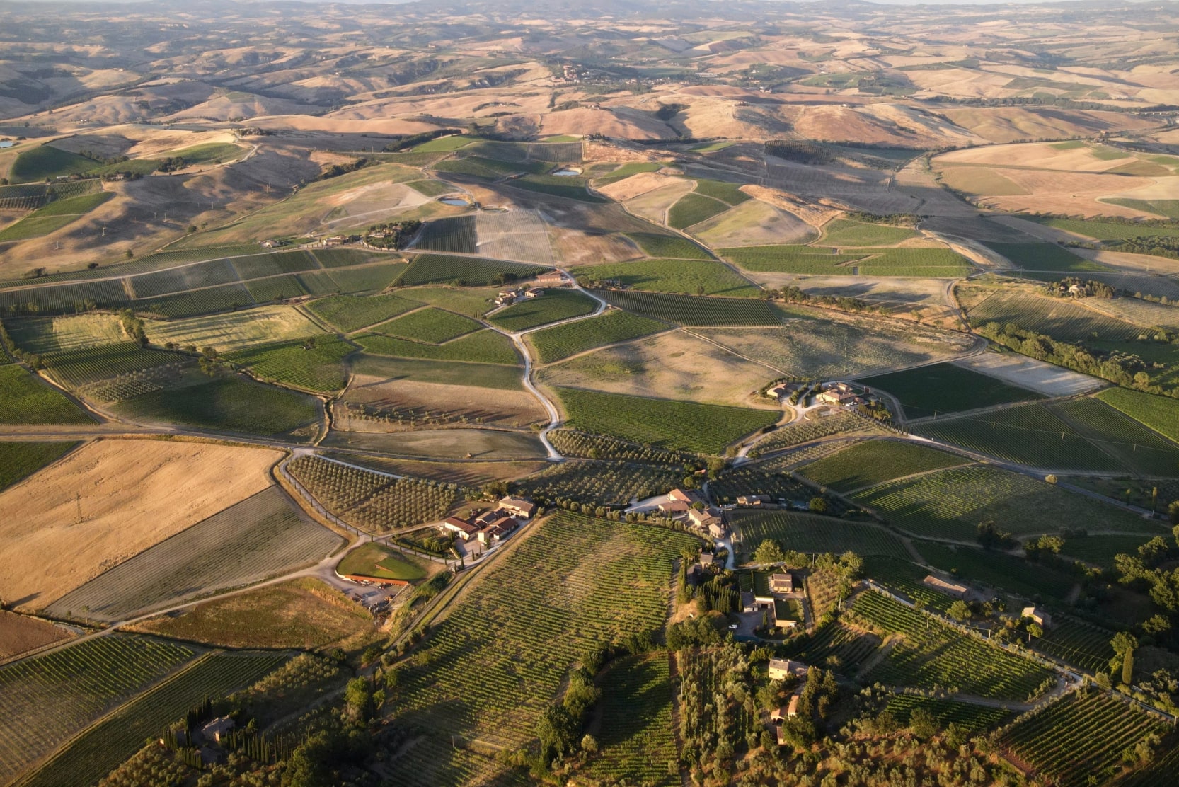 luxe-agritourisme-en-toscane-champs-vue-aérienne