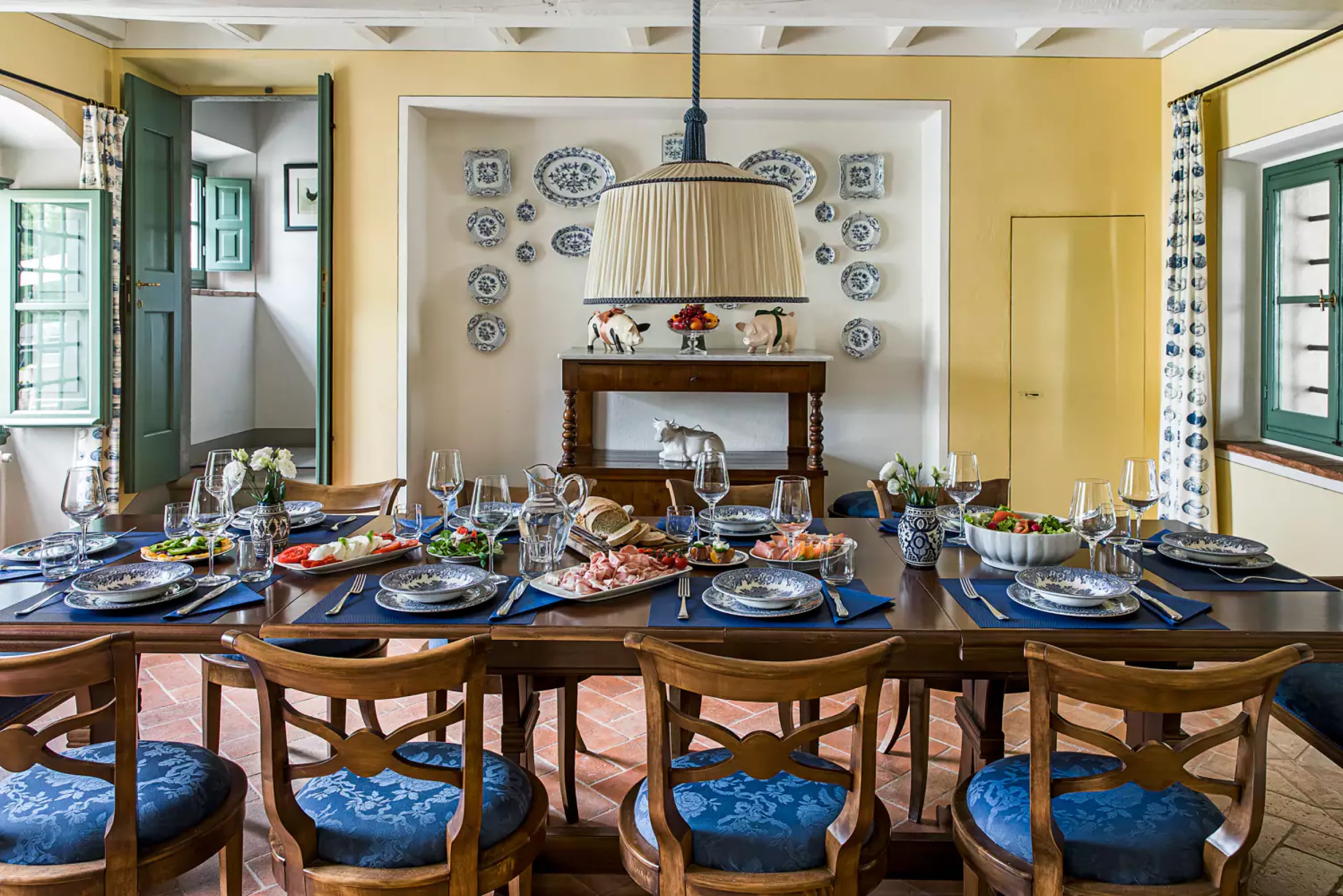luxury-agritourism-in-italy-villa-marzuola-dining-room-min