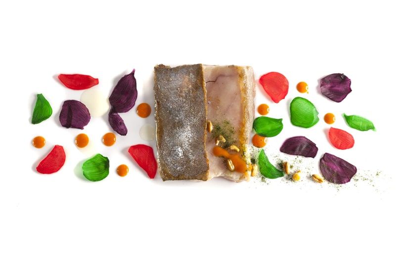 michelin-star-restaurant-spain-arzak-bonito-con-petalos-de-ajos-min