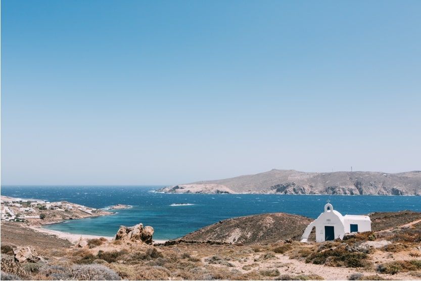 mykonos-plages-secretes-chapelle-agios-min