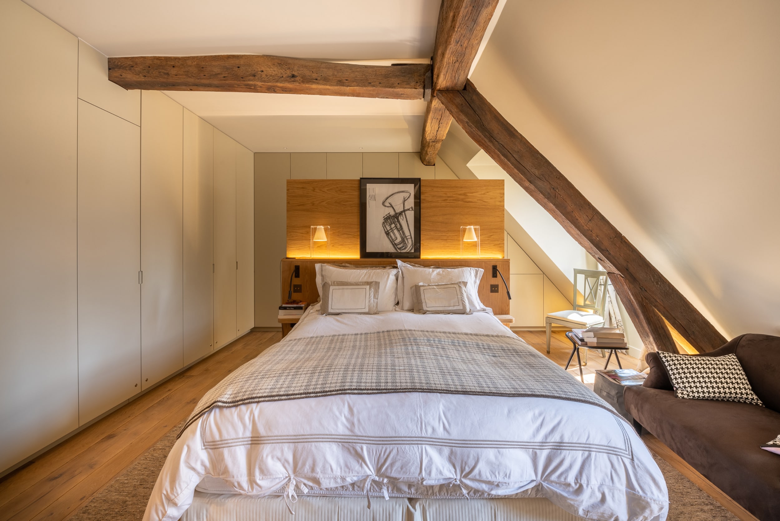 penthouse-saint-germain-bedroom-min