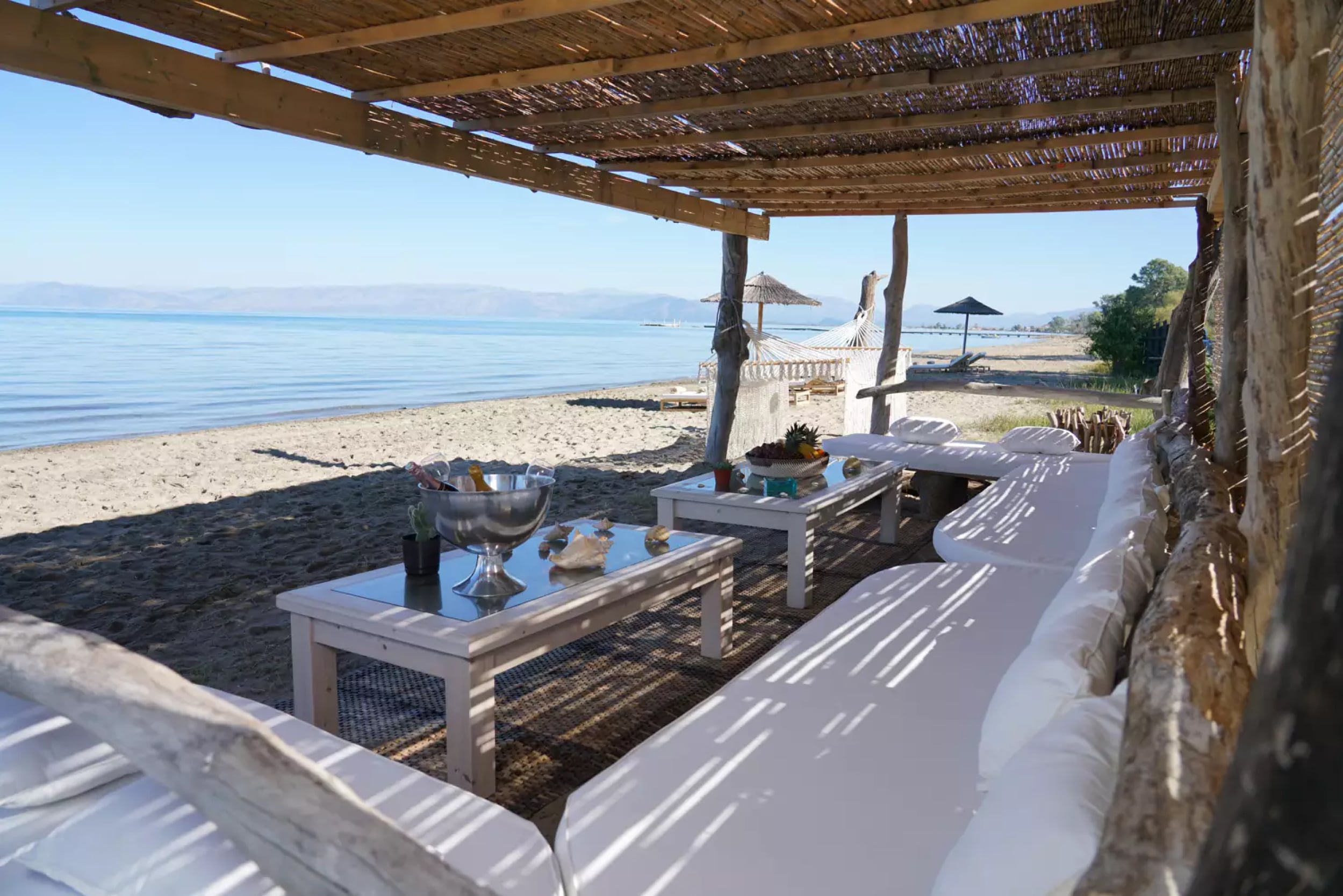pet-friendly-holiday-destinations-luxury-rentals-greece-villa-thalassa-min