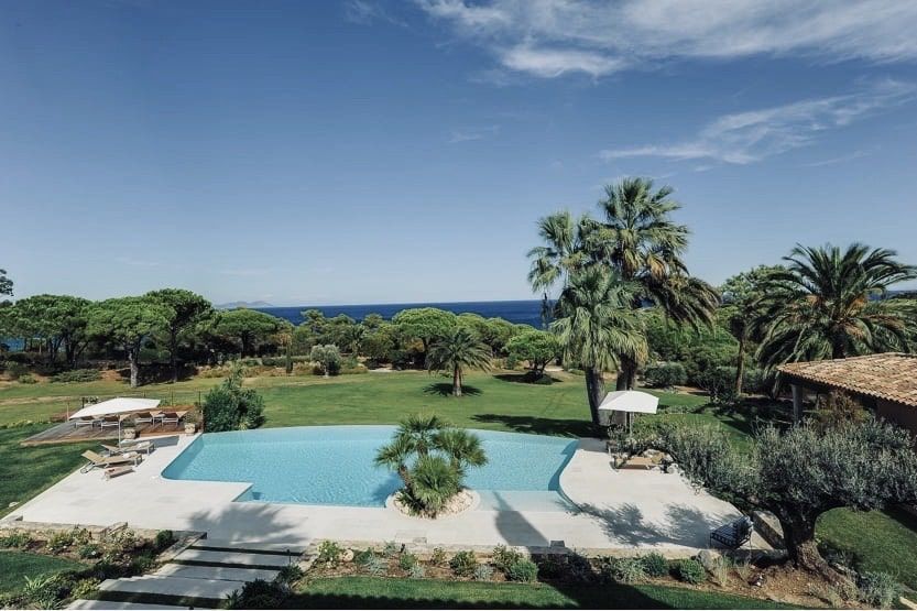 plage-privée-saint-tropez-vuemer-villaliana-min-min