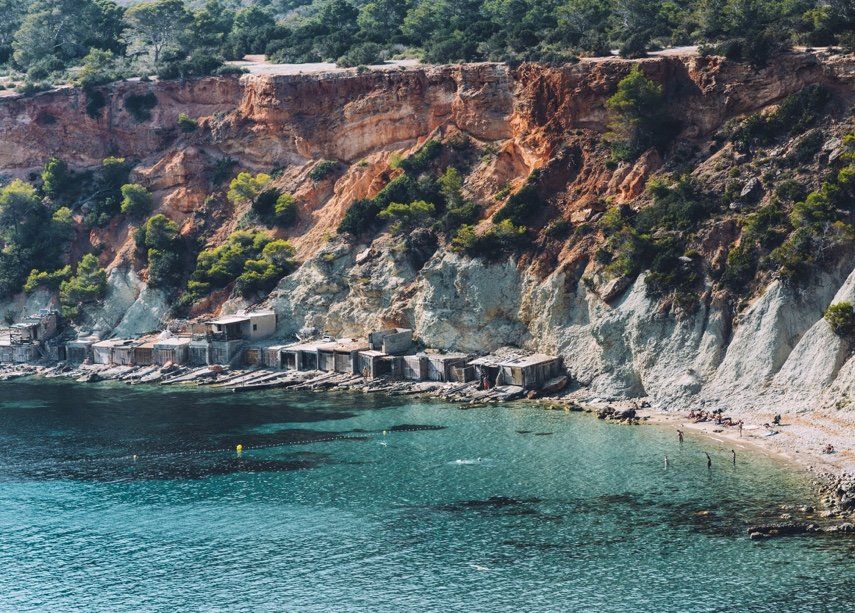 plages-secretes-ibiza-rivage