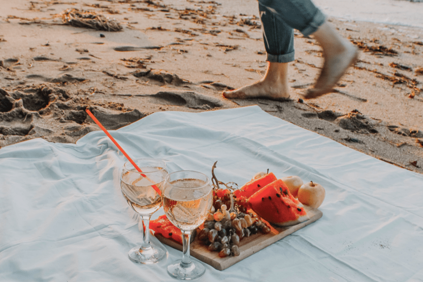 prettiest-ibiza-beaches-picnic