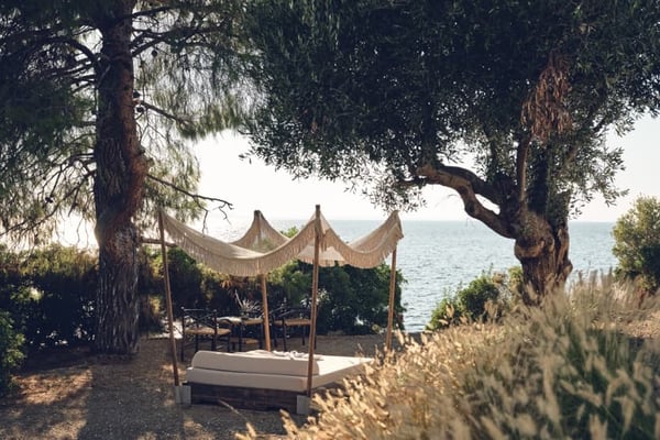 private-villas-in-greece-canopy
