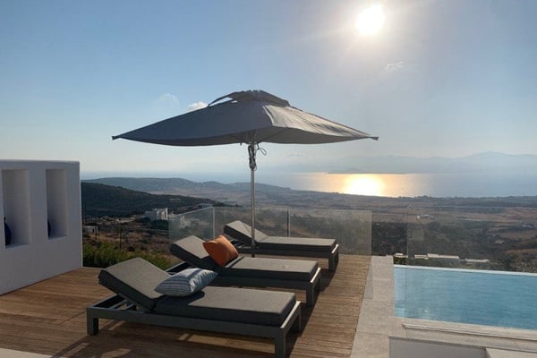private-villas-in-greece-sunchair