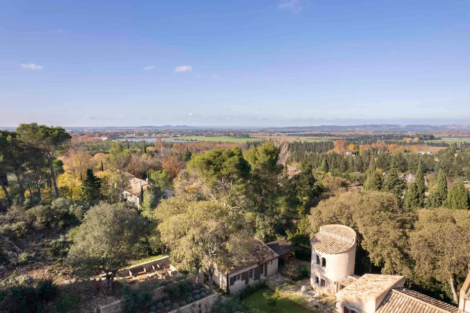 vue-drone-campagne-provence-soleil-octobre-ancien-chateau