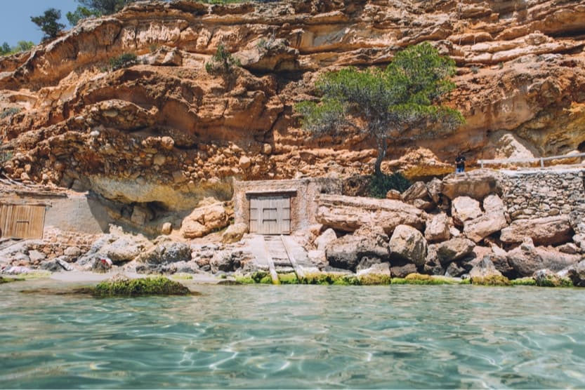 secret-beaches-ibiza-jetties