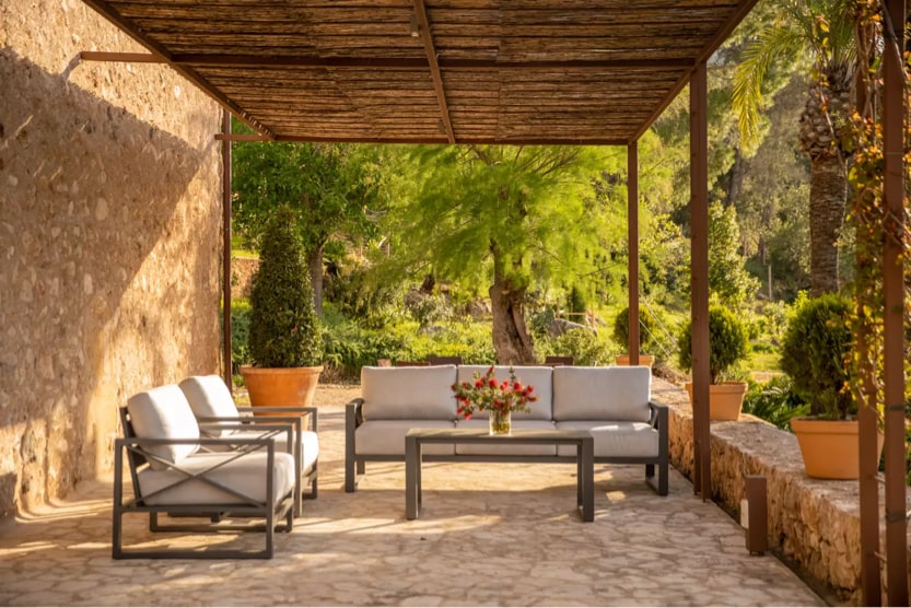 spain-countryside-luxury-homes-villa-finca-magnifica-garden-min