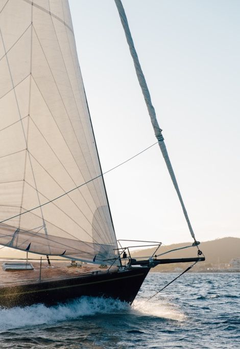 st-tropez-boat-splashing