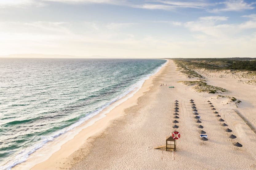 sublime-comporta-beach-club-parasols