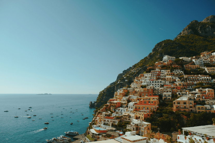 summer-beach-holiday-amalfi-min