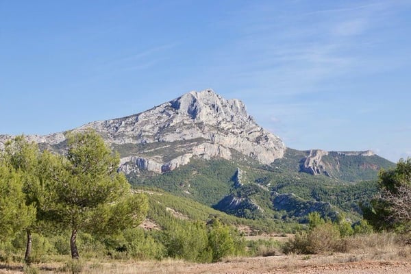 things-to-do-in-aix-en-provence-mountain