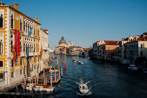 top-10-des-villes-ou-aller-en-italie-venise-gondole