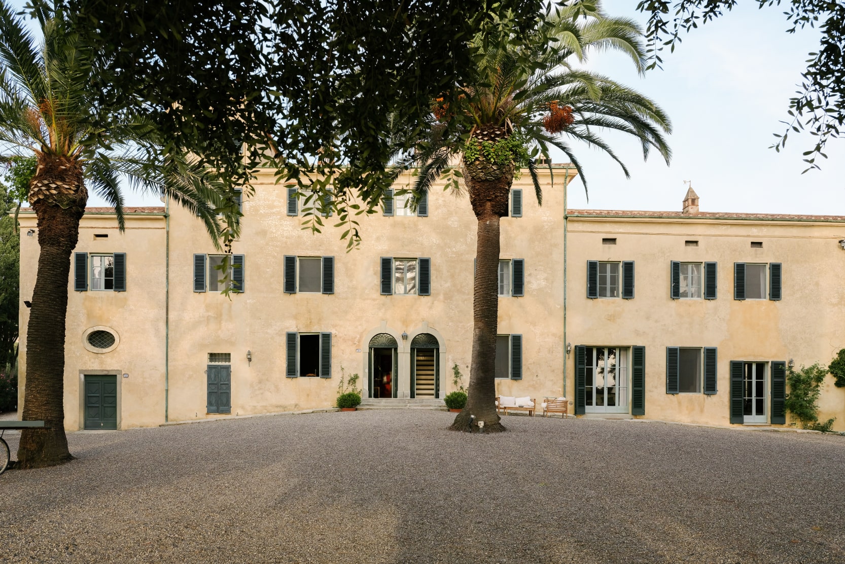 villa-costa-toscana-facade-min-1