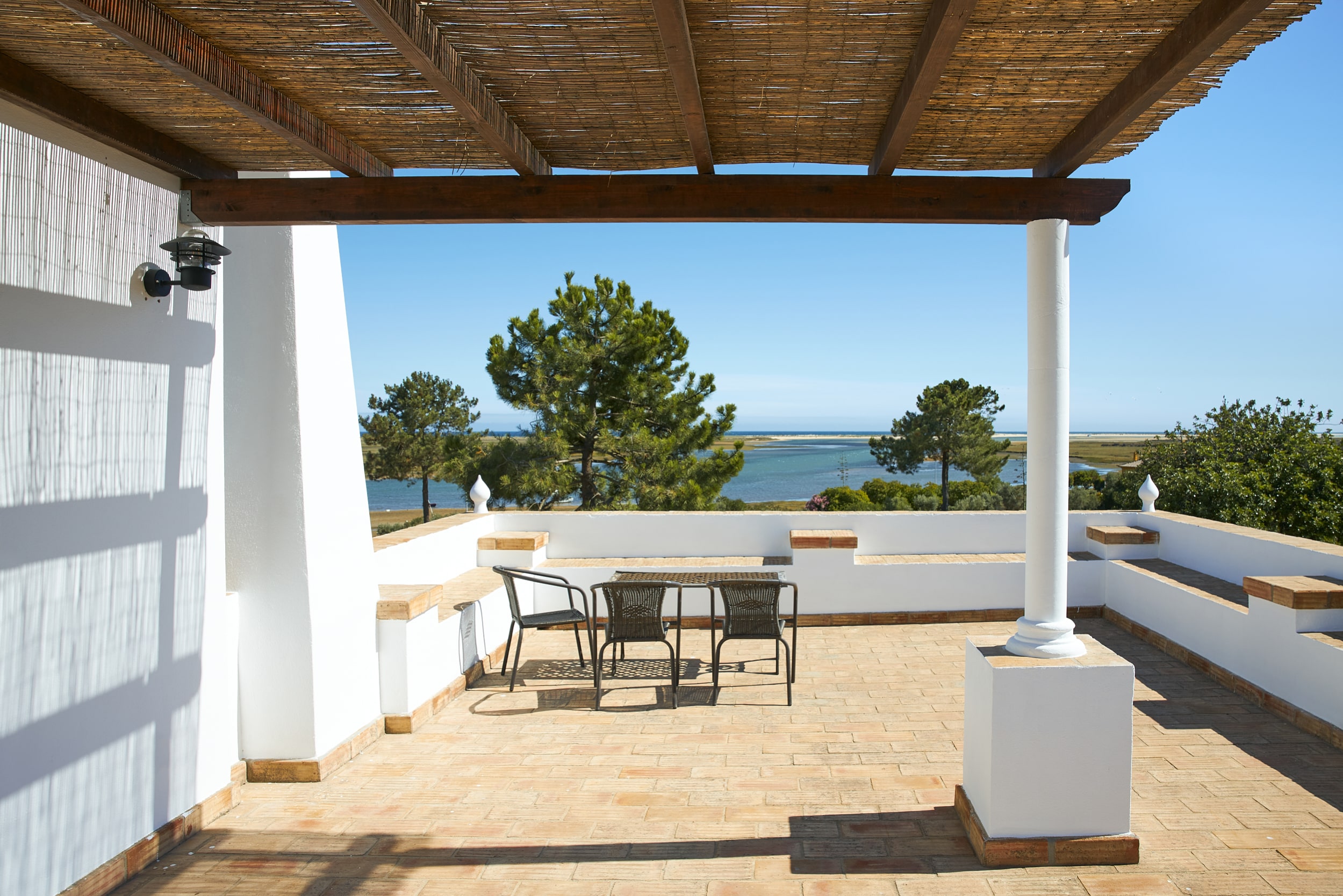 villa-luz-terrace-table-min