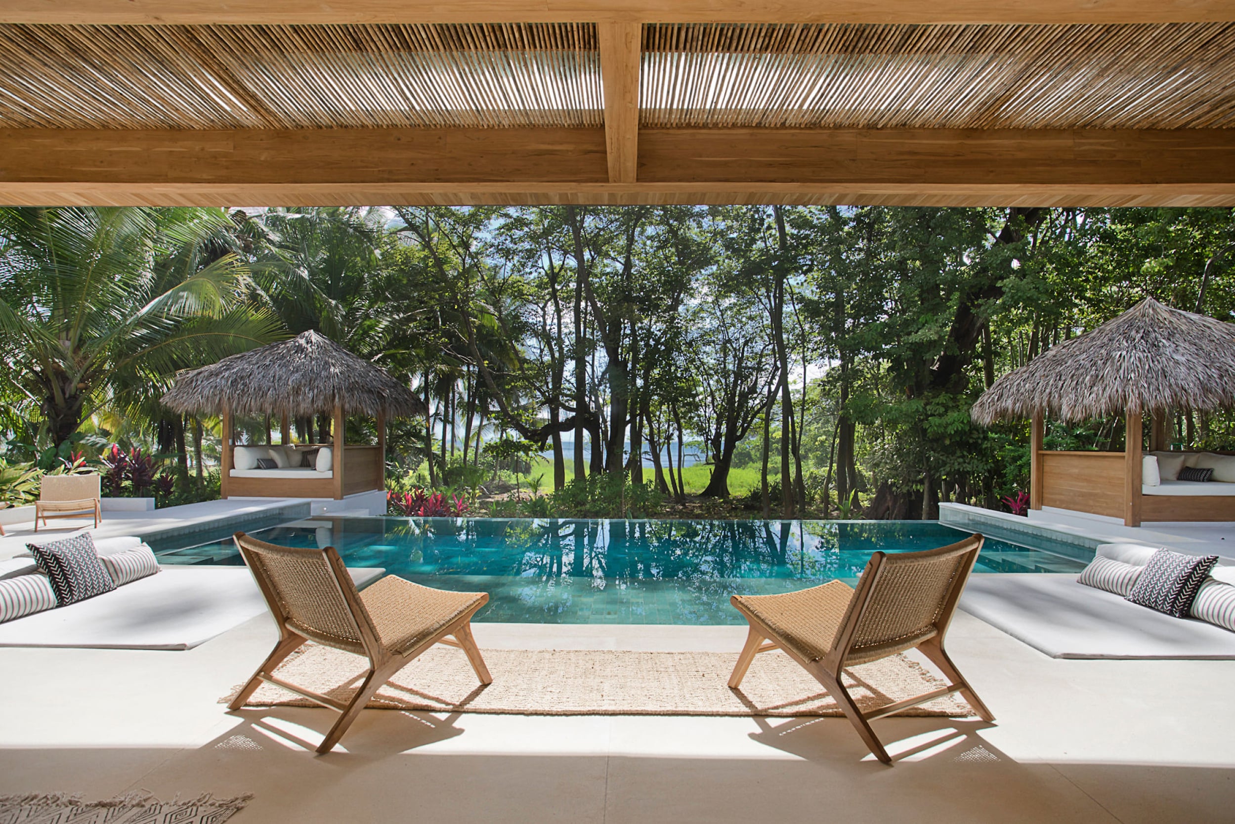 villa-pasha-chairs-pool-min